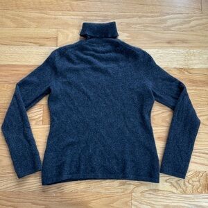 Lord & Taylor 100% cashmere sweater